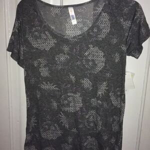 Xs LuLaRoe Rose Classic Tee